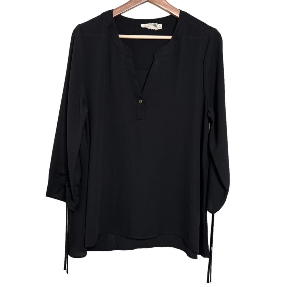 Everleigh Womens Size Medium Black Tunic Blouse Gathered Sleeves Lightweight